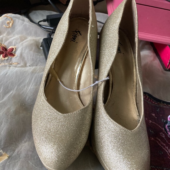 High heels - Picture 2 of 2